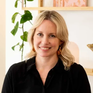 PROFILE Angela Bayel Support Team